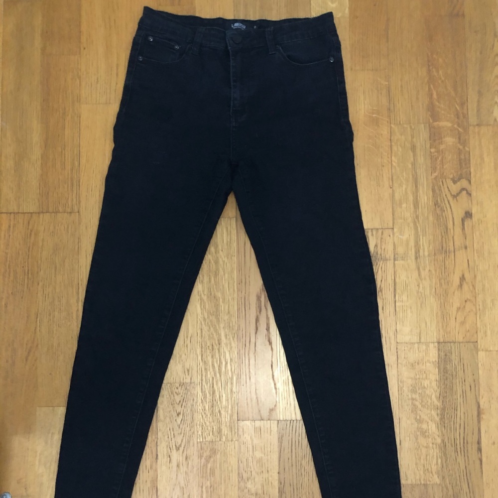 Basic black skinny jeans 🕷